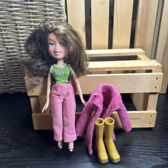 Vintage Bratz Doll 2001 MGA Redressed Outfit Pink coat Tan boots Long brown hair - Picture 2 of 6